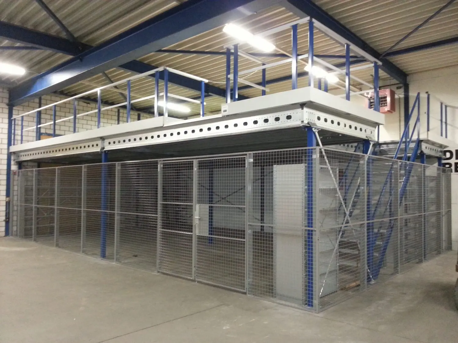 Hamag Magazijninrichting | Systeemgaaswanden